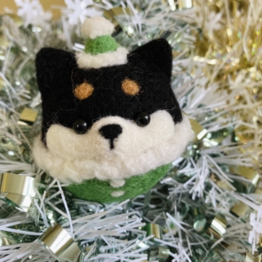 聖誕波波動物吊飾 – 黑柴犬(綠)